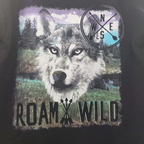 Roam Wild Wolf Big Graphic Crew neck Sweater Black - Picture 5 of 5